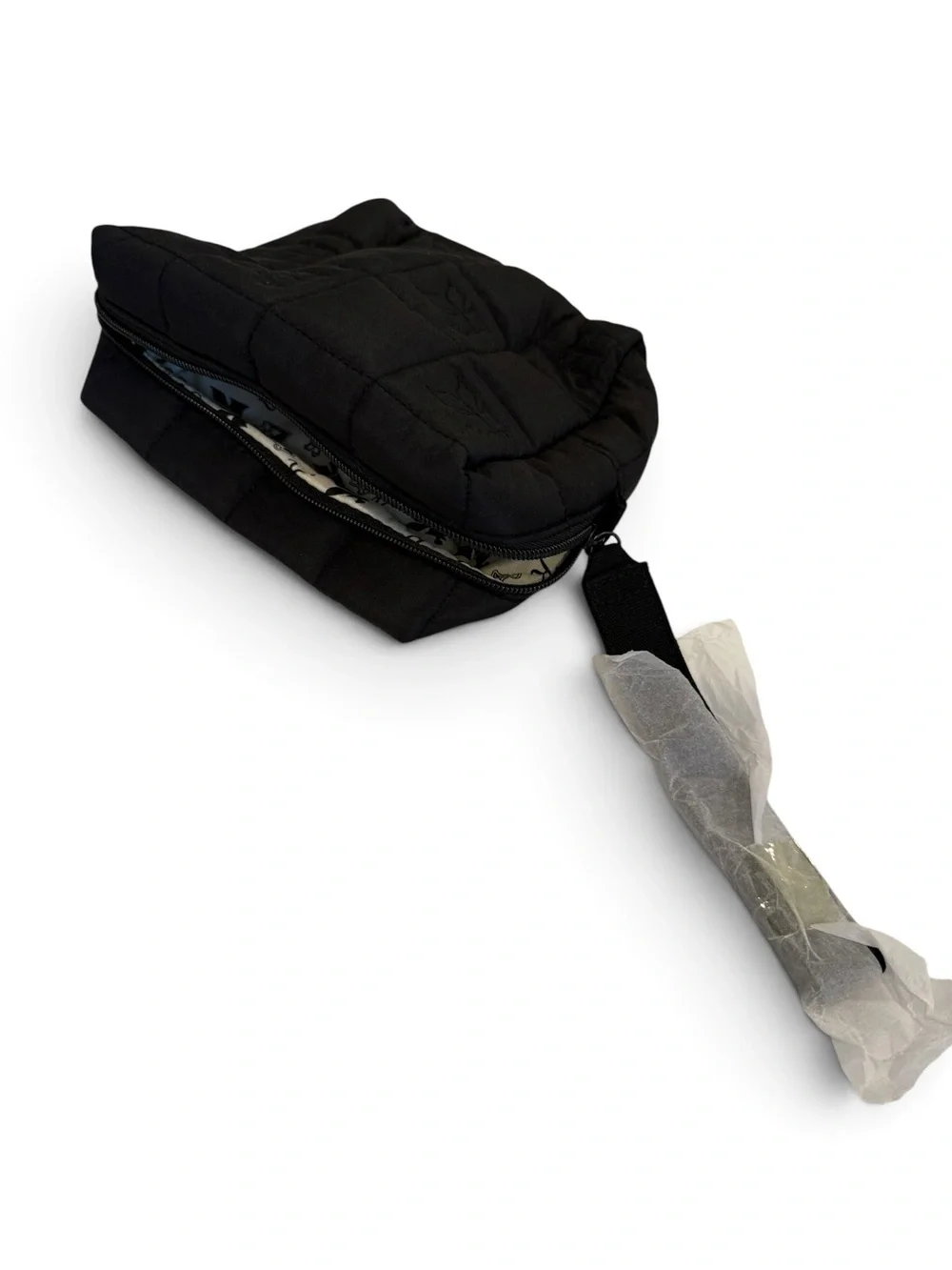 NWT Kiehls Zip Black Quilted Cushioned Cosmetic Bag Toiletry Bag/Handle